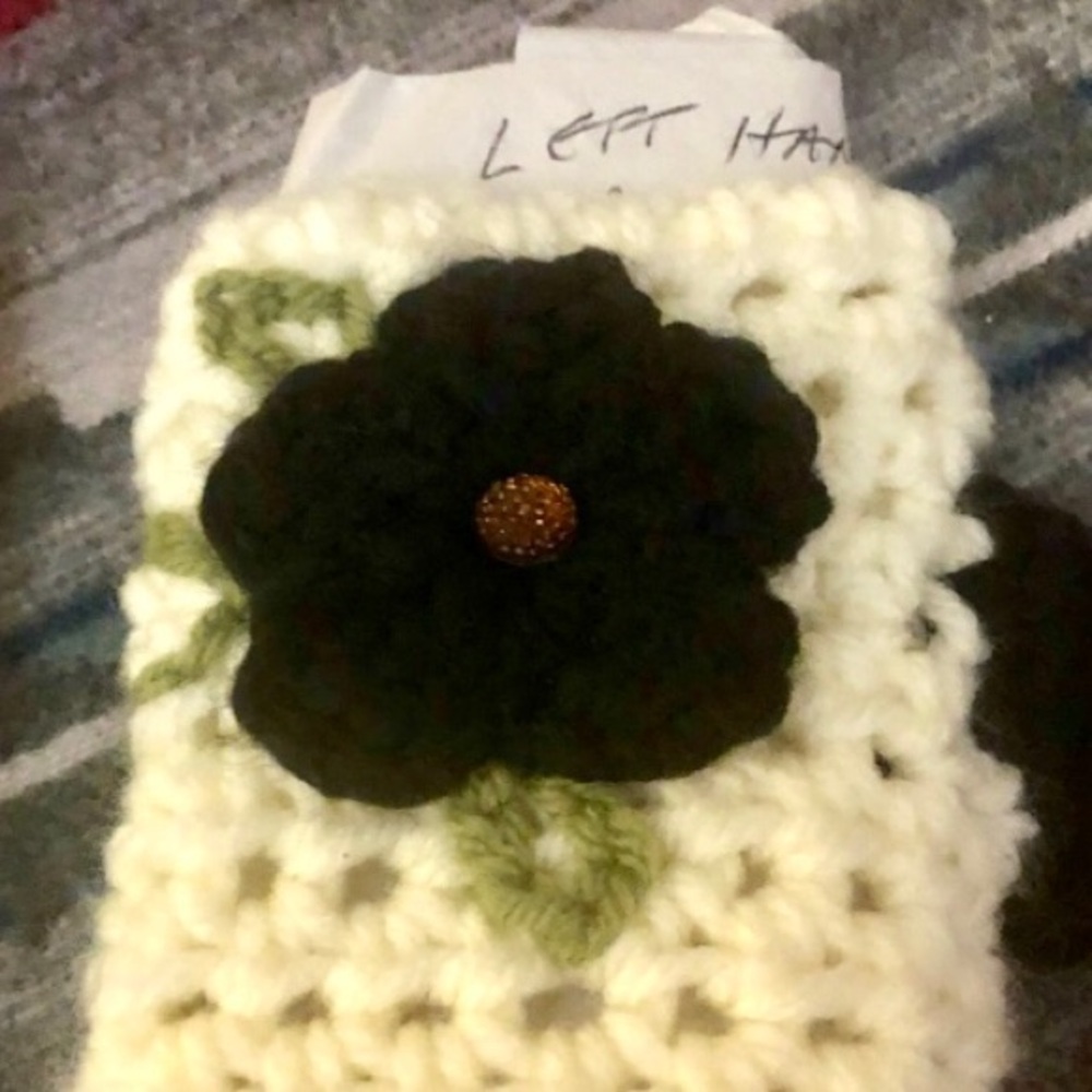 HAND KNIT hat and gloves - Picture 4 of 7